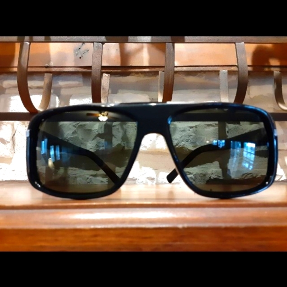 Louis Vuitton Black Resin Possession Carre Men's Sunglasses Z0275W.